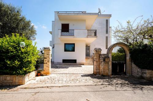 Villa Dragonfly by BarbarHouse 4