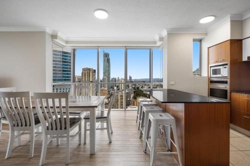 Lvl 25 Ocean View 3 Bedroom Apartment image 9