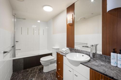 Lvl 25 Ocean View 3 Bedroom Apartment image 8