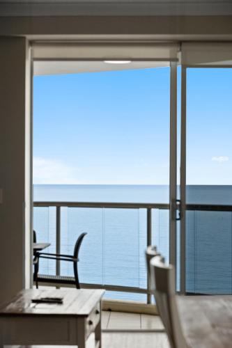 Lvl 25 Ocean View 3 Bedroom Apartment image 3