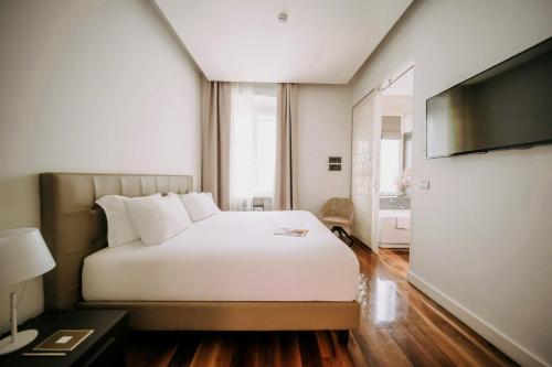 Classic Double Room image 2