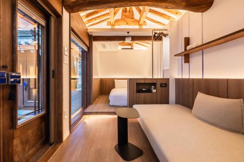 Luxury Hanok Stay Blue Dot, Seoul
