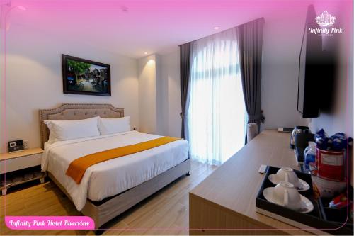 Deluxe Double Room image 6