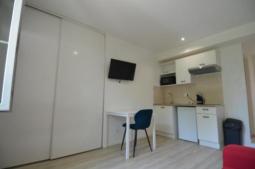 STUDIO CASSIN - next to tramway line 2 near airport 5
