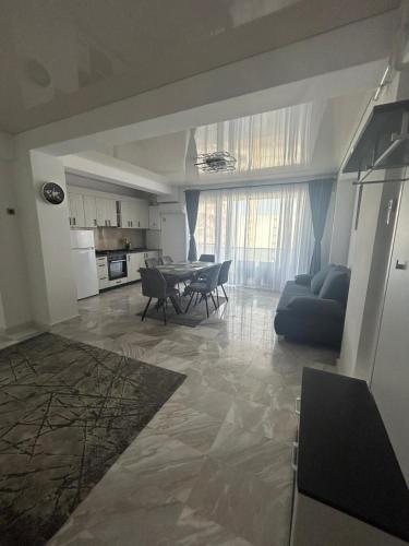 One-Bedroom Apartment image 7