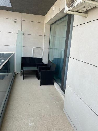 One-Bedroom Apartment image 6