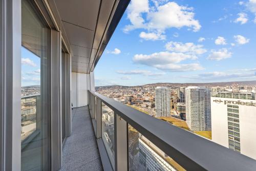 34th floor - Touch the clouds in the tallest building in Bratislava EUROVEA, Bratislava (fotografie 4)