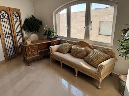 Deluxe Apartment image 1