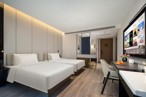 Superior Twin Room image 2