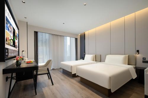 Superior Twin Room image 1