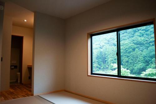 SEN.RETREAT TAKIJIRI