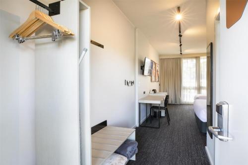 Nightcap at Sandown Park Hotel - Noble Park