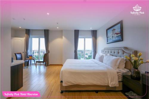 Studio with Balcony room in Infinity Pink Hotel Riverview