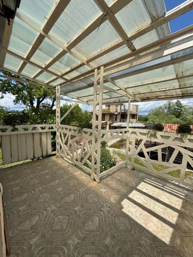 Erkély/terasz, Etno Rekreacia Tabatadze, With Outdoor pool in Sareki