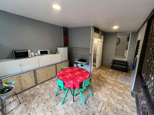 ระเบียง/ชานเรือน, Fare Mihimana in ไวอาเร