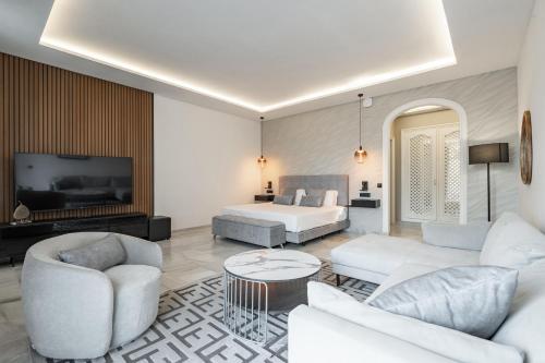 Deluxe Double Room with Balcony and Sea View image 5