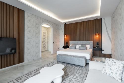 Deluxe Double Room with Balcony and Sea View image 4