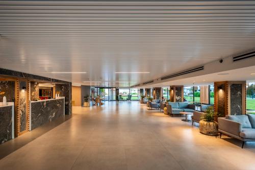 로비, 노프 기노사르 키부츠 호텔 (Nof Ginosar Kibbutz Hotel) in 기노사르