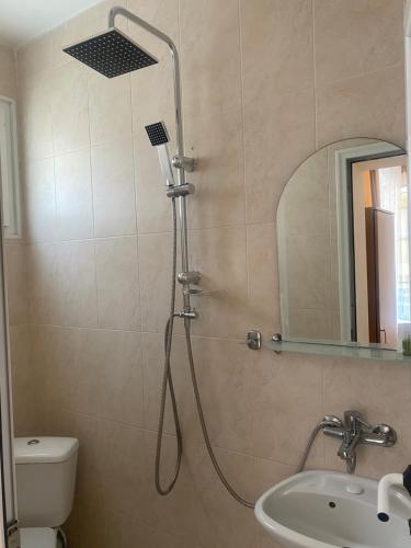 Twin Room image 7