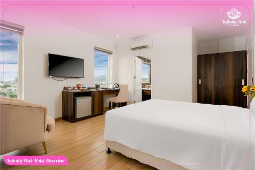Junior Suite with Balcony image 1