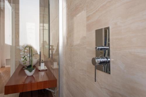 Benny Gold - Elegant apartment right next to the METRO, Rzym (zdjęcie 10)