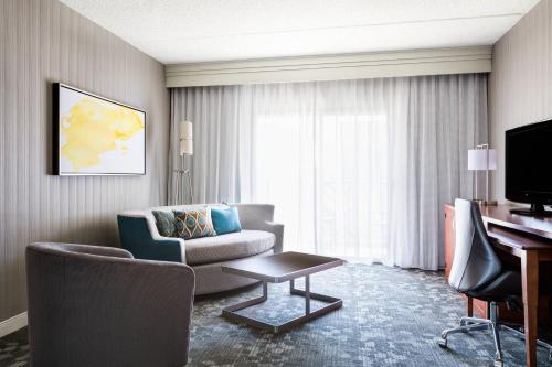 Executive King Room with Sofa Bed