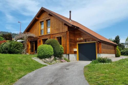 Chalet avec mezzanine 4 étoiles, Saint Mamet, jusqu'à 10 couchages, proche du lac de Gérardmer des commerces et des pistes de ski dans un quartier calme - Location, gîte - Gérardmer