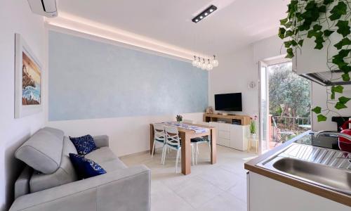 Bilocale Italia con vista mare in Varazze