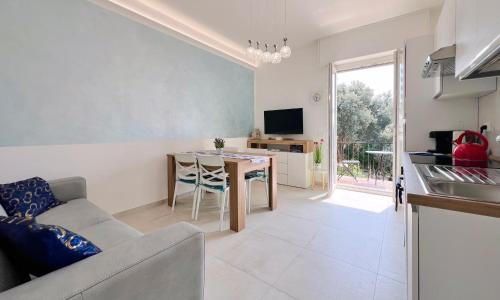 Bilocale Italia con vista mare in Varazze