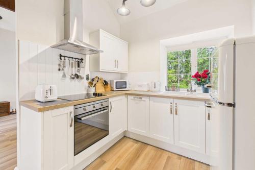 Kitchen, Host & Stay - Lane Farm Cottage in Loftus