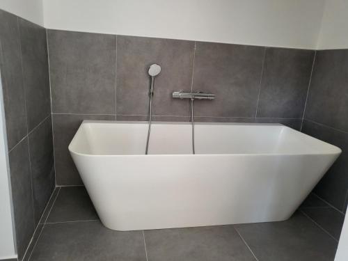 浴室, La Villa Pianottoli - Magnifique Vue Panoramique in 費加里