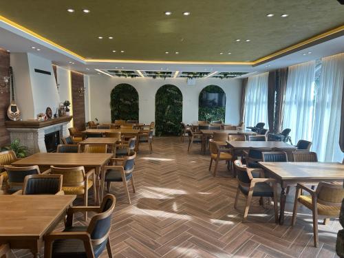 Restorāns, Flored Hotel in Rabdisht