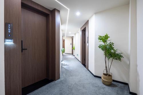 Changsha AquaEdge Hotel Wuyi Square长沙悦己阅湘江酒店 in Kaifu