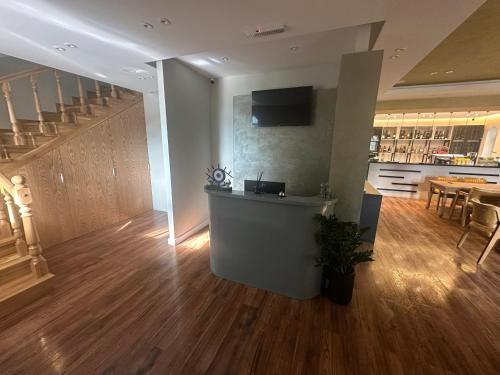 Vestabils, Flored Hotel in Rabdisht