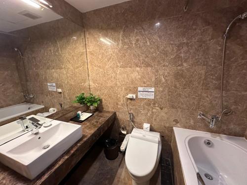 room detail thumbnail 2