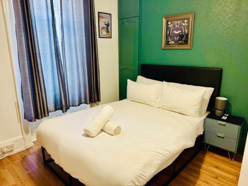 Standard Double Room image 10