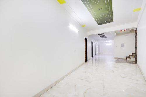 Лоби, Hotel Comfort Inn, Mundka, New Delhi - Couple Friendly, Walking from Metro Station in Punjabi Bagh