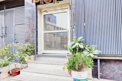 Вход, Hotel Comfort Inn, Mundka, New Delhi - Couple Friendly, Walking from Metro Station in Punjabi Bagh