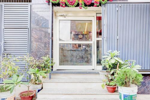Вход, Hotel Comfort Inn, Mundka, New Delhi - Couple Friendly, Walking from Metro Station in Punjabi Bagh