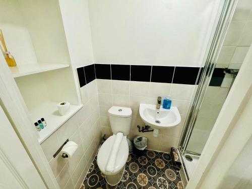Standard Double Room image 7