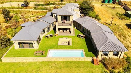 Stone`s Throw Manor - Waterberg Estate Stone`s Throw Manor - Waterberg Estate
