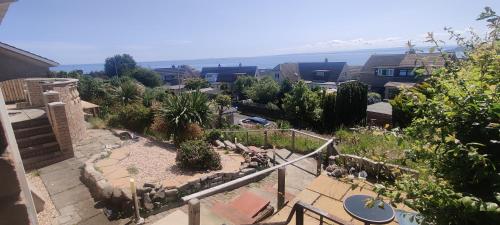 KINGHORN - Private Room, own entrance, ensuite, sunroom & Views in เพตตีเคอร์