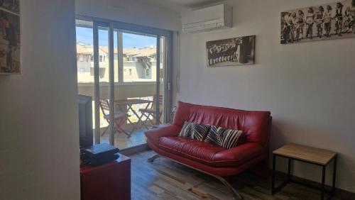 Life in red with parking and air conditioning, Sète (photo 8)