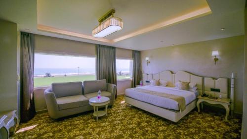 Létesítmények, Hotel Holiday Resort in Penthakata