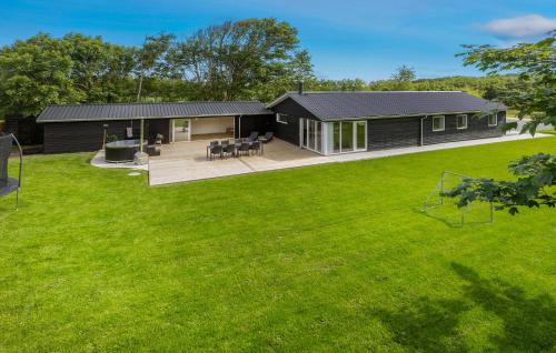 3 Bedroom Stunning Home In Spøttrup