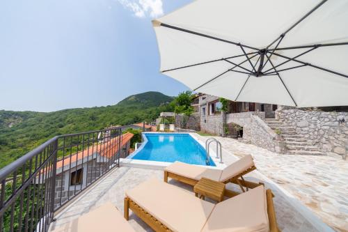 Úszómedence, Villa Jana Lapčići (Villa Jana Lapcici) in Lapcici