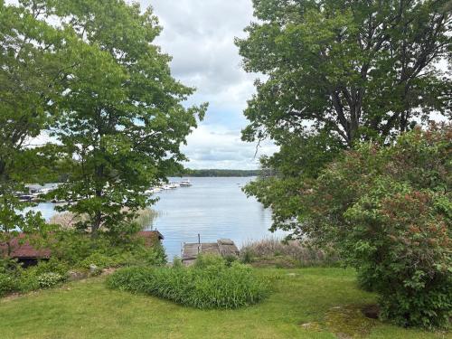 River Front Year Round Cottage in Lensdauna (ON)