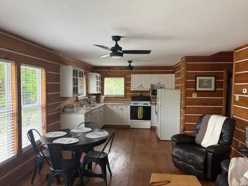 River Front Year Round Cottage in Lensdauna (ON)