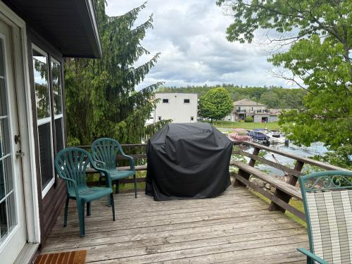 River Front Year Round Cottage in Lensdauna (ON)