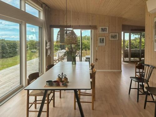 ทัศนียภาพภายนอกโรงแรม, Beautiful Setting By The Sea With Light And Sky in เกรนา